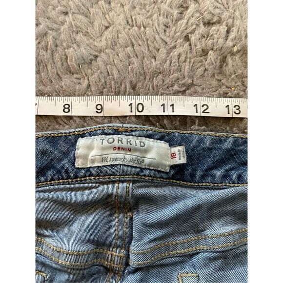 Torrid roll cuff denim shorts size 18‎ - Picture 4 of 7
